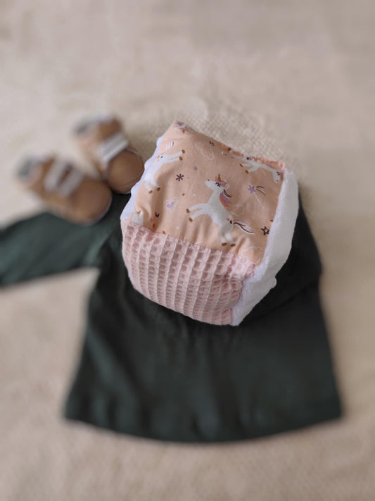 Cube d'éveil sensoriel licorne